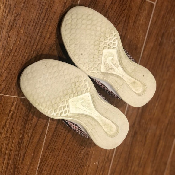 Girls 10C Nike shoes - Picture 2 of 6